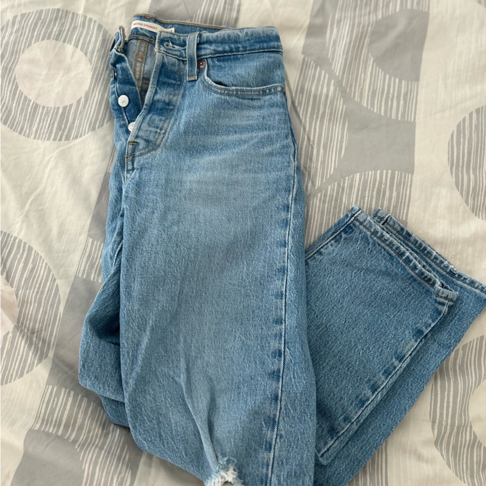 Wedgie straight Levi’s, size 24